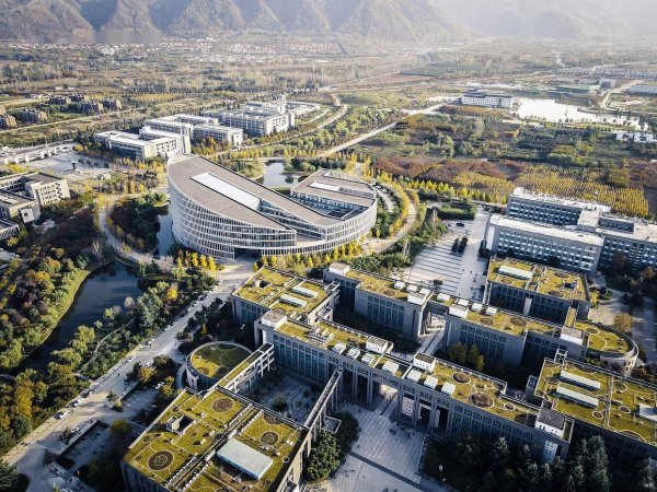 国信配资 新贵崛起！非985大学分数线超越老牌名校，教育江湖谁主沉浮？